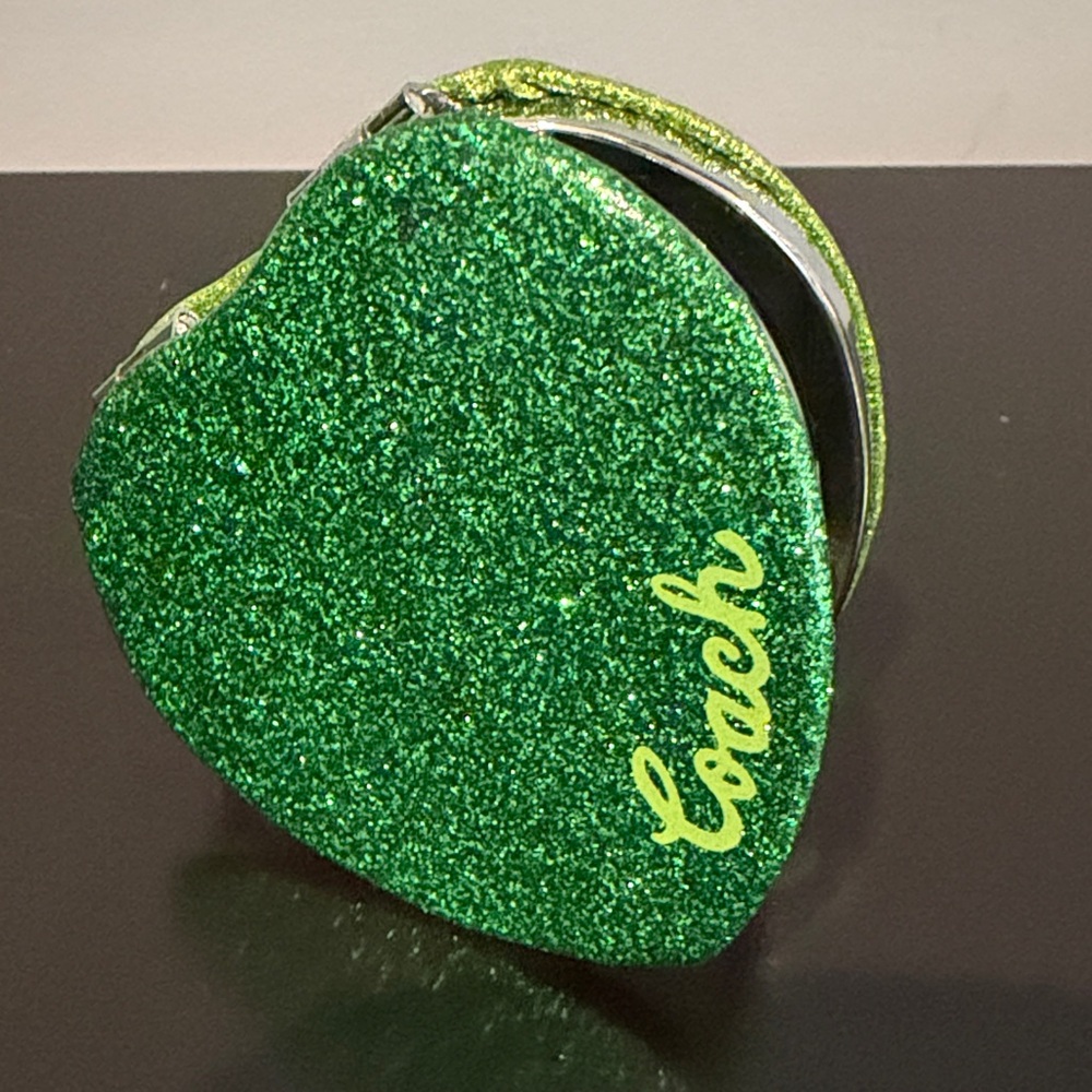 💚Coach Glitter Two Tone Green Heart Compact Mirror💚